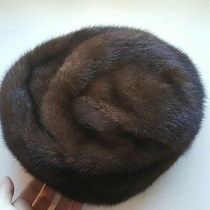 Like new vintage fur hat so soft brown